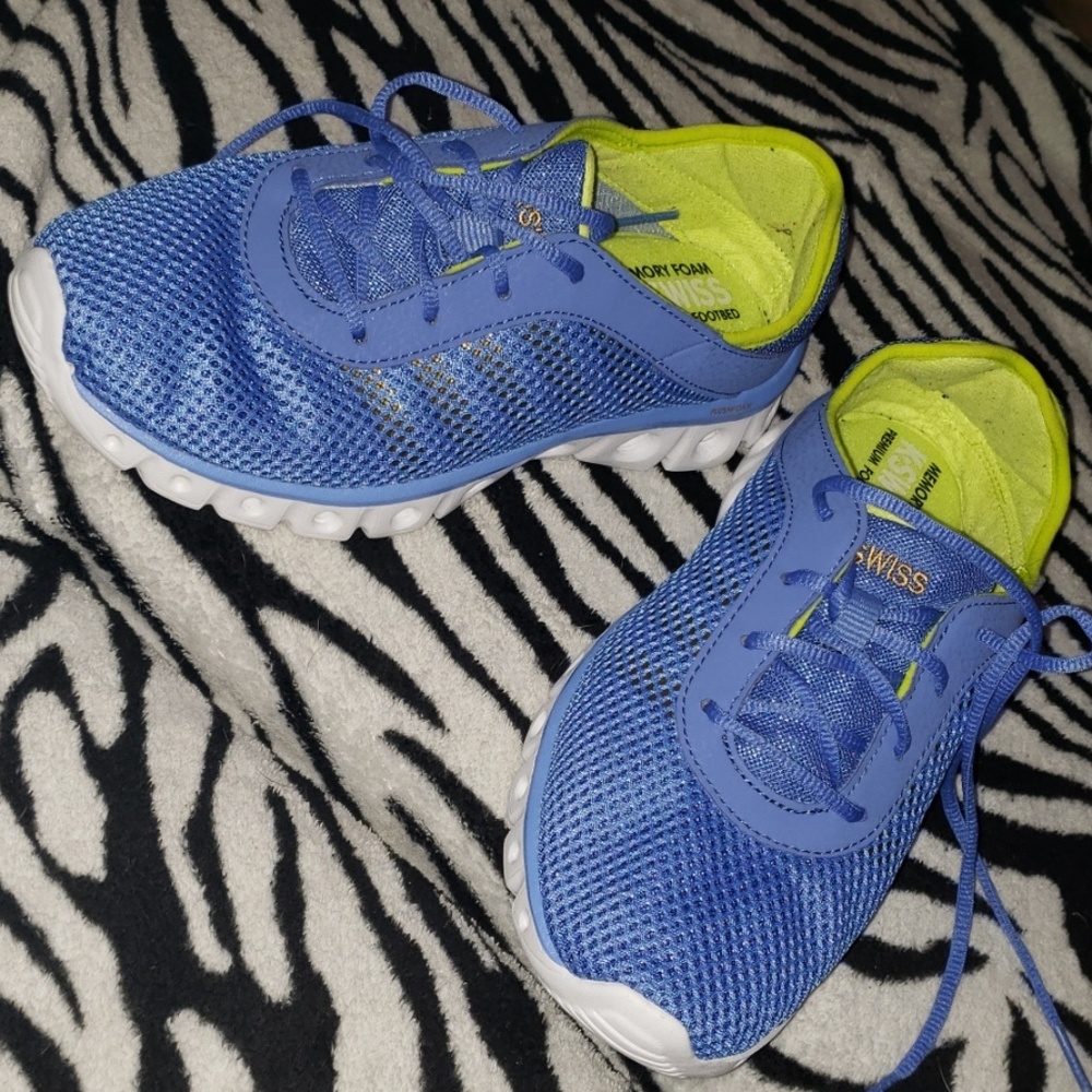 Gym shoes